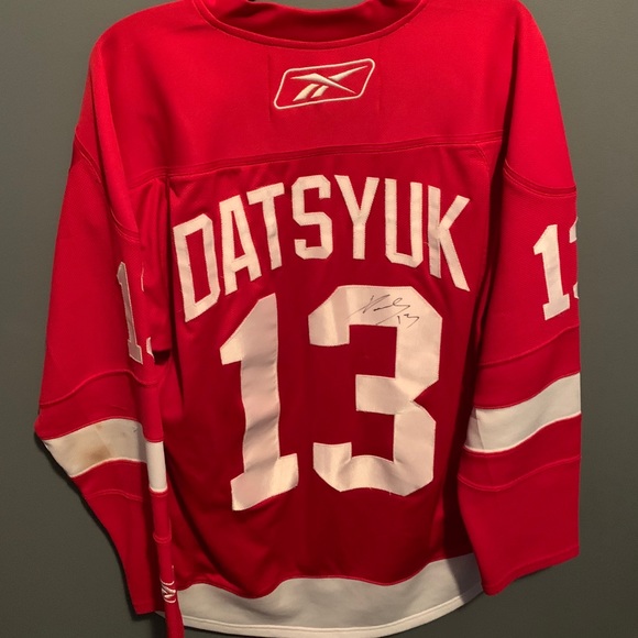 Autographed Pavel Datsyuk Jersey - Picture 2 of 4